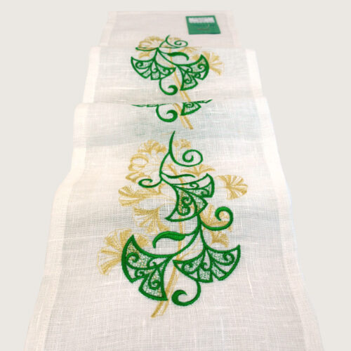 tikitud hõlmikpuu oks